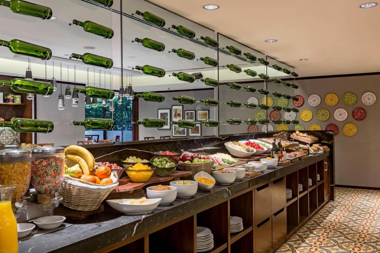 Sheraton Buenos Aires Hotel & Convention Center Exterior photo A buffet at a hotel