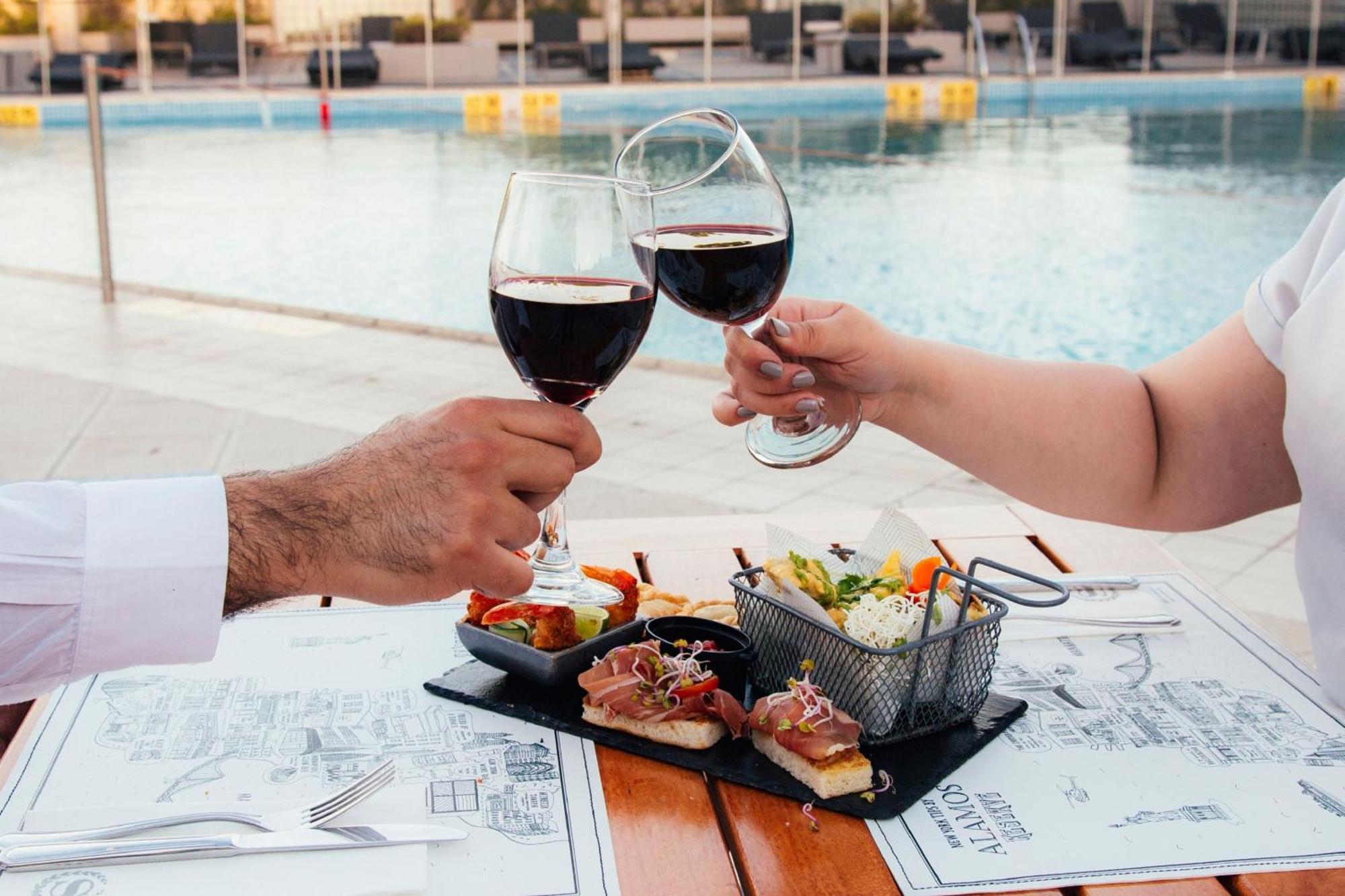 Sheraton Buenos Aires Hotel & Convention Center Exterior photo A toast with wine