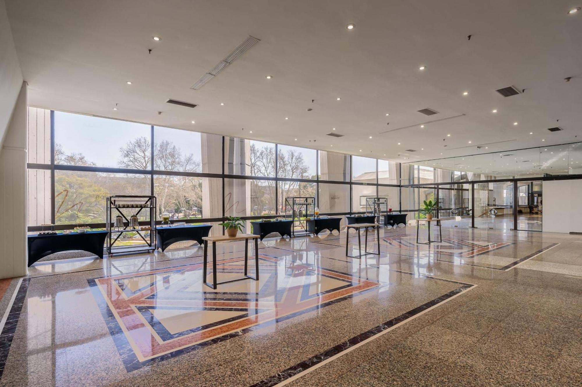 Sheraton Buenos Aires Hotel & Convention Center Exterior photo Interior of the hotel