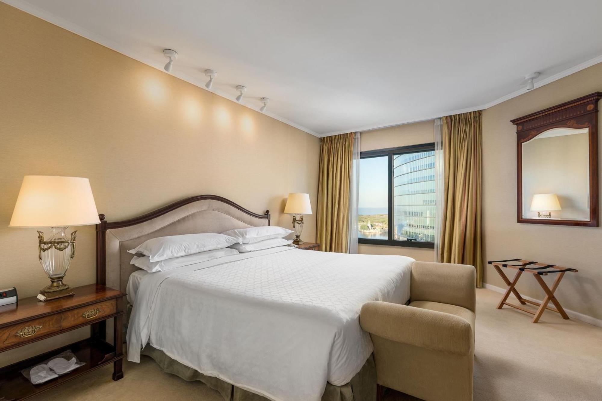 Sheraton Buenos Aires Hotel & Convention Center Exterior photo A bedroom at the hotel