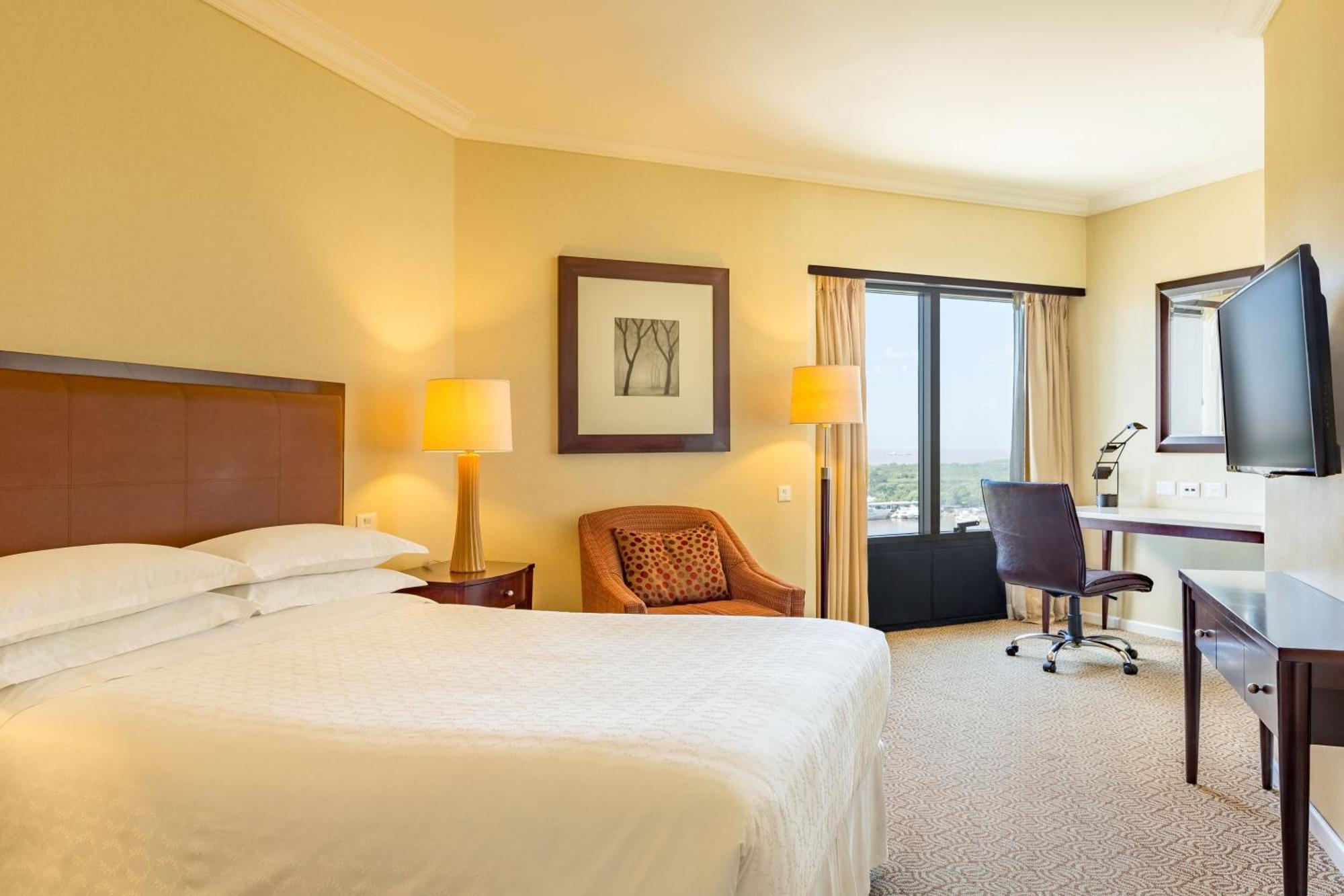 Sheraton Buenos Aires Hotel & Convention Center Exterior photo A guest room at the Sheraton Jumeirah Hotel